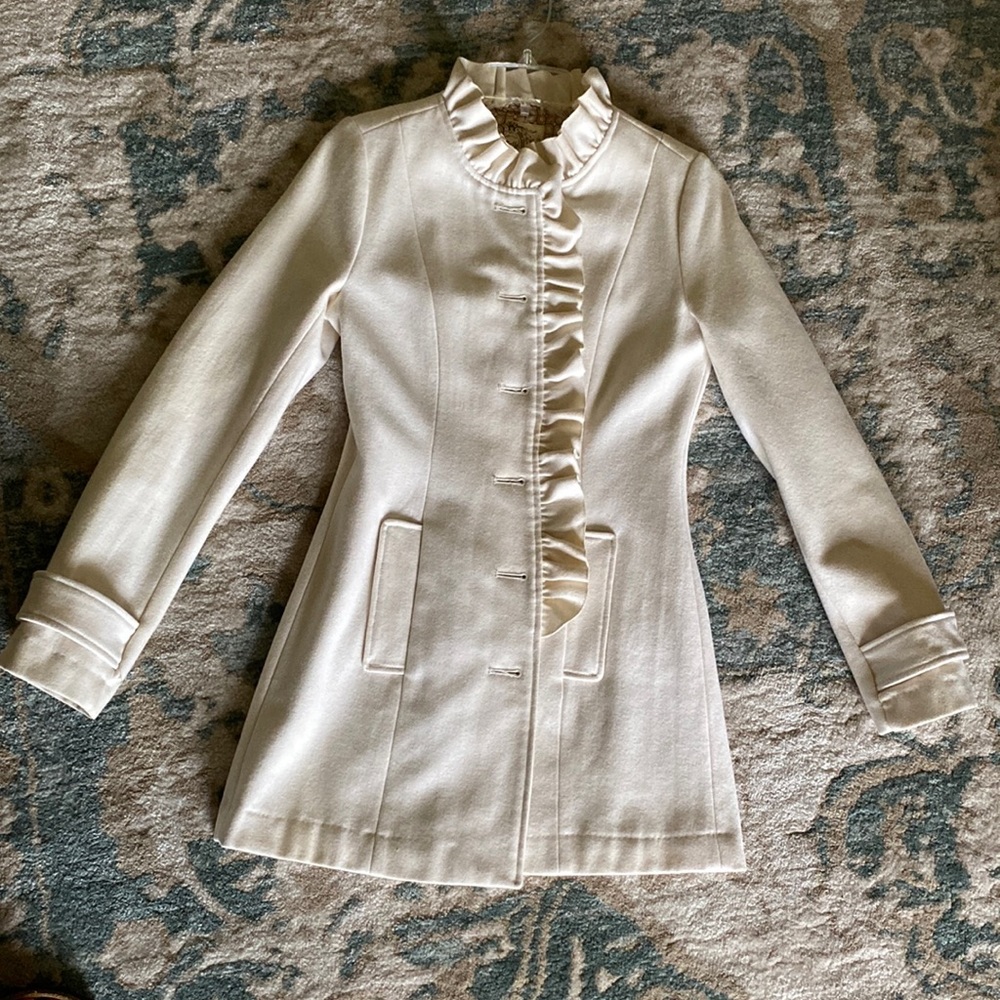 Stunning Tulle cream  wool (60%) peacoat with ruffle trime